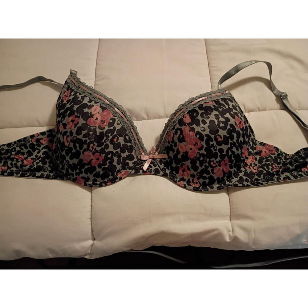 Just Be. Sz 36c Underwire T-SHIRT Bra Animal Print and Pink EUC